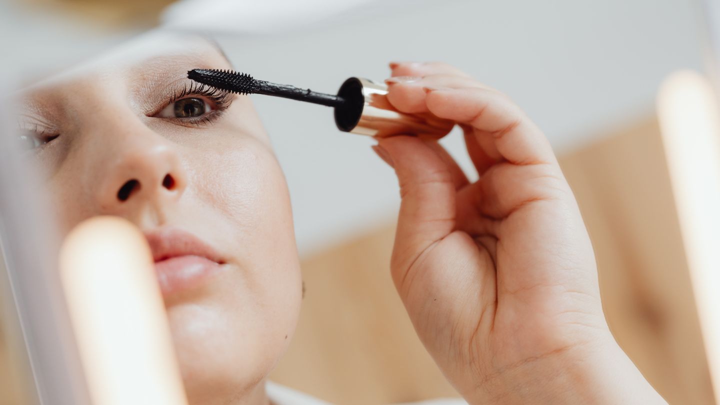 Brown mascara: an alternative to spectacular lashes